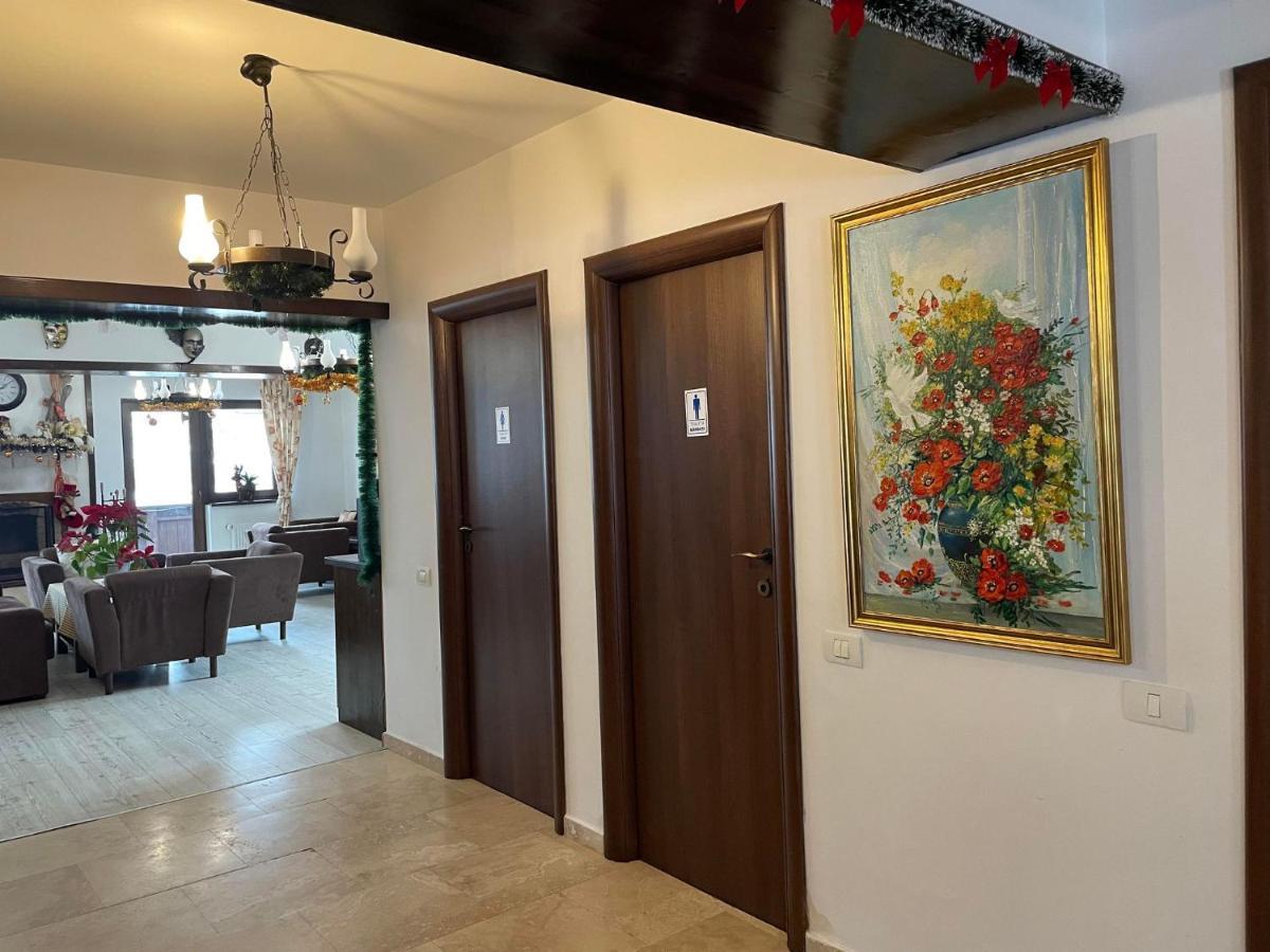 Casa Luce - Camere De Inchiriat Буштени Экстерьер фото